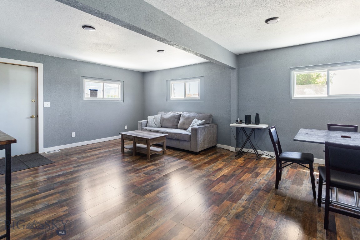 4053 Wynne Avenue Property Photo 3