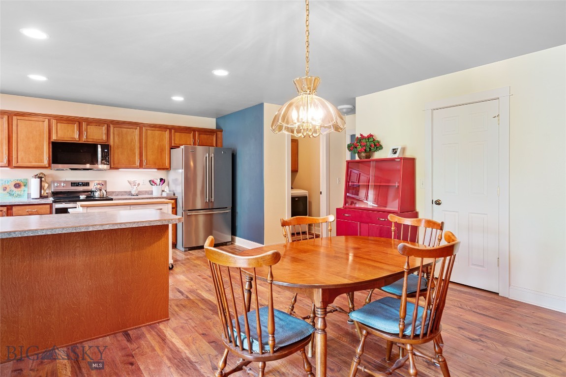 944 Forest Glen Drive Property Photo 12