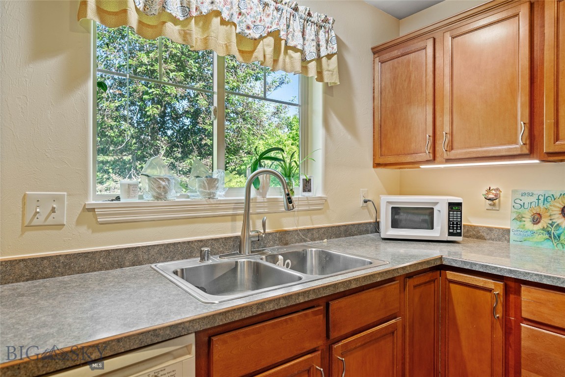 944 Forest Glen Drive Property Photo 14