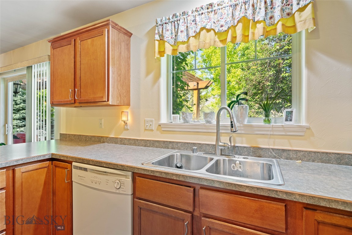 944 Forest Glen Drive Property Photo 16
