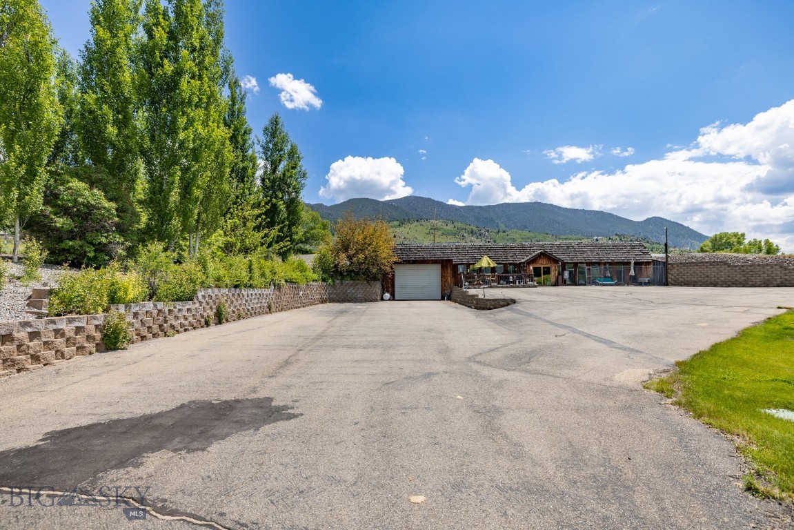 3620 Saddle Rock Road Property Photo