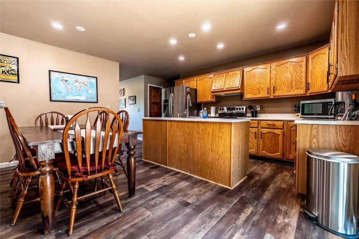 14 Peters Lane Property Photo 6