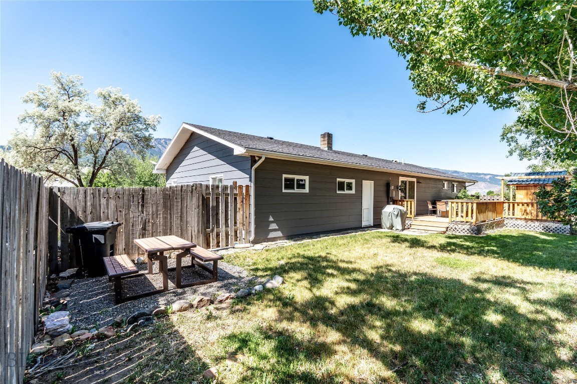 14 Peters Lane Property Photo 41