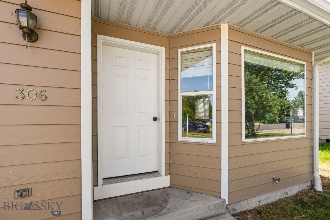 306 Golden Valley Drive Property Photo 1