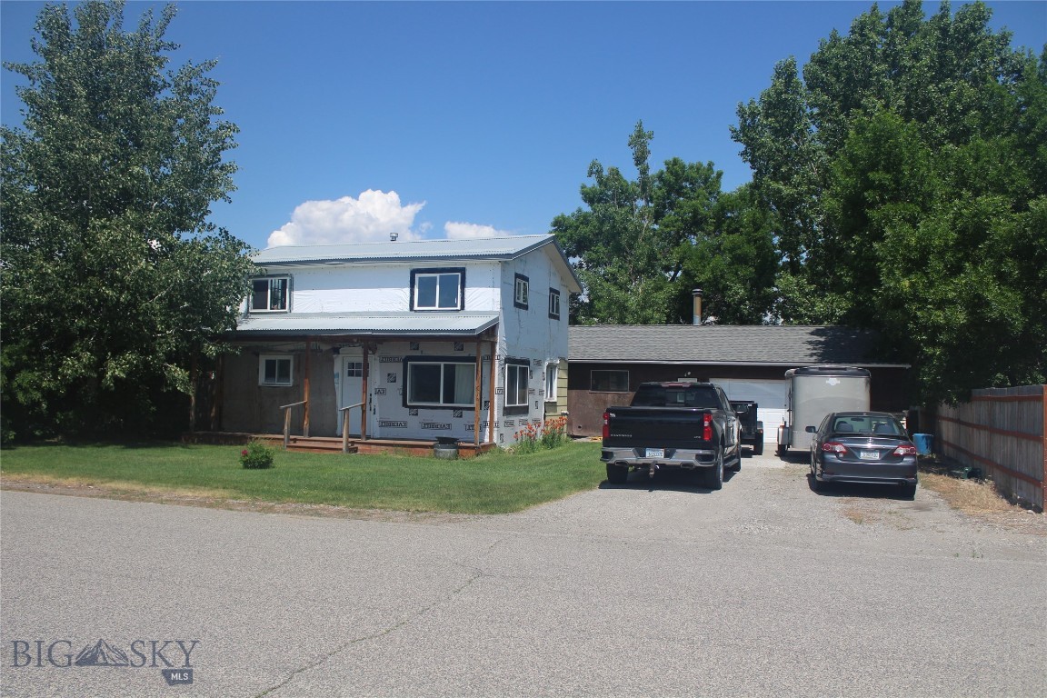 711 Silverbow Avenue Property Photo 1