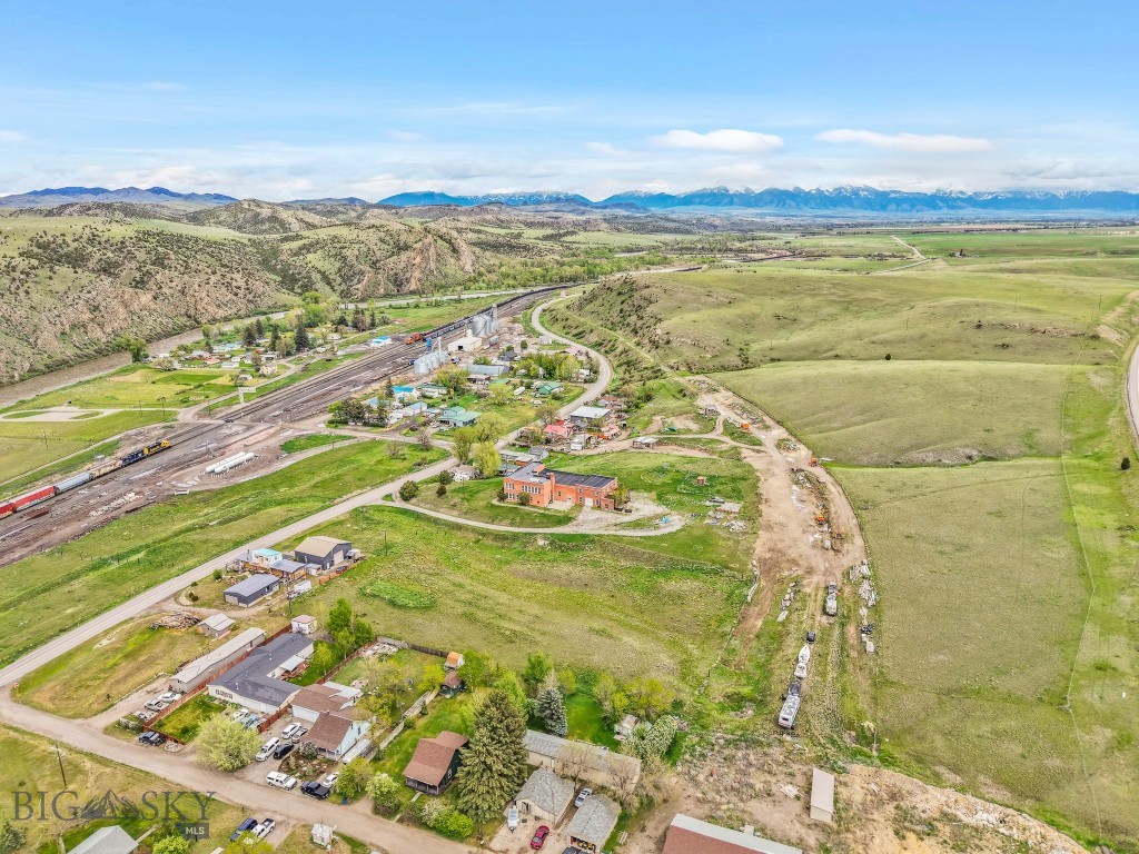 5400 Frontage Road Property Photo 8