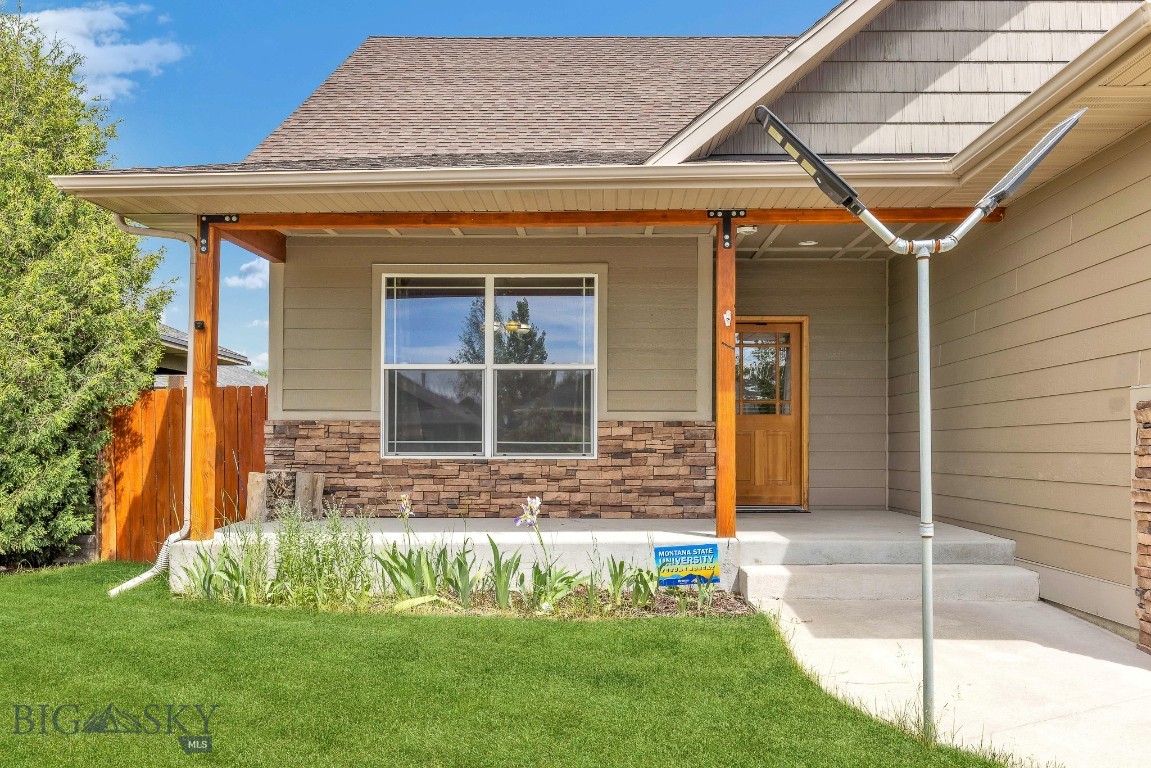 988 Meagher Property Photo 4