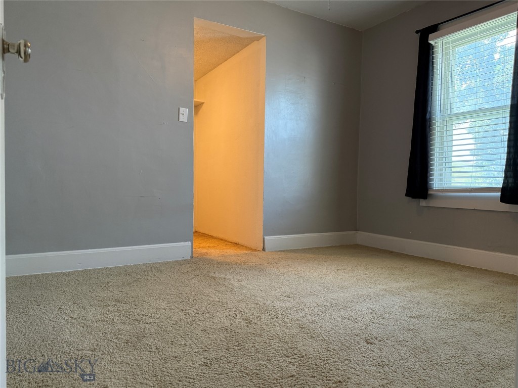512 W 4th Ave Property Photo 11