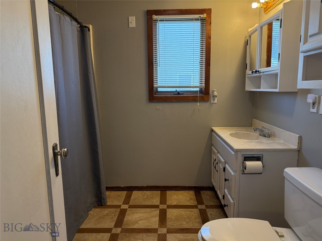 512 W 4th Ave Property Photo 13