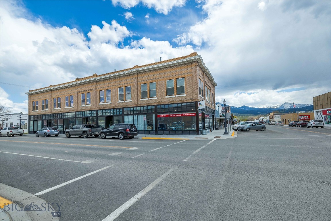 201 S Main Street Property Photo 2