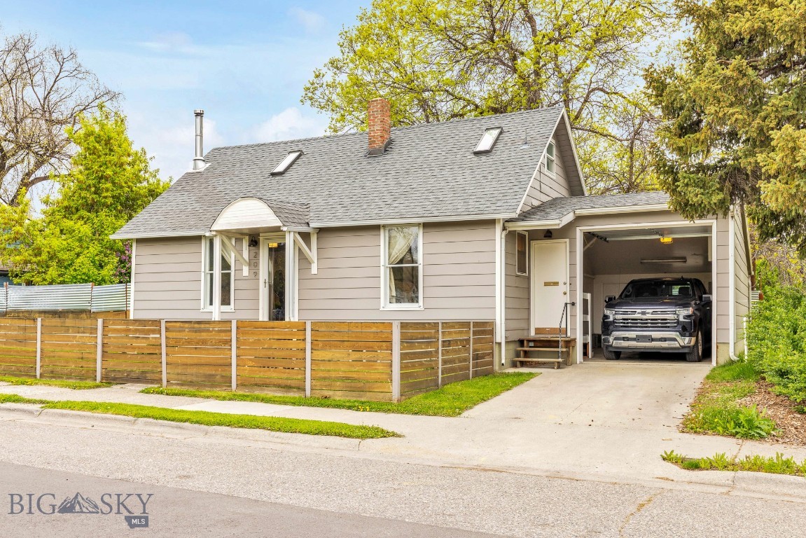 209 N 3rd Avenue Property Photo 1