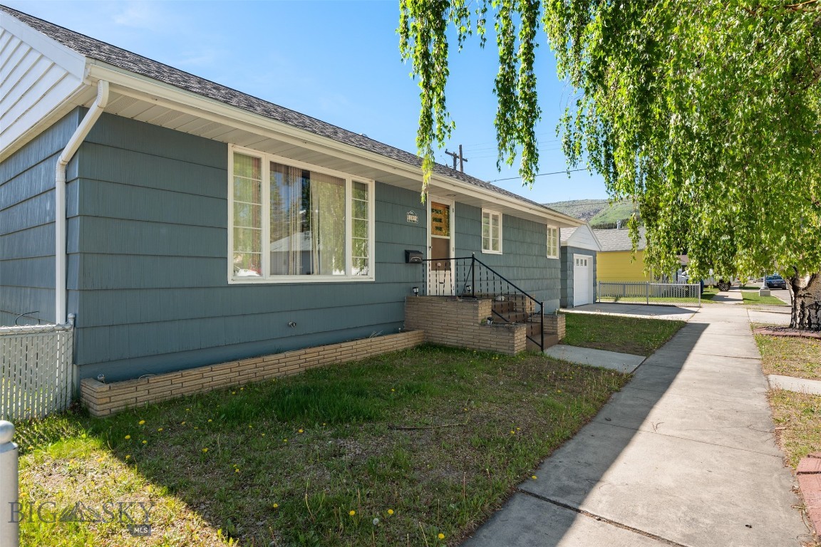 209 Spruce Street Property Photo 1