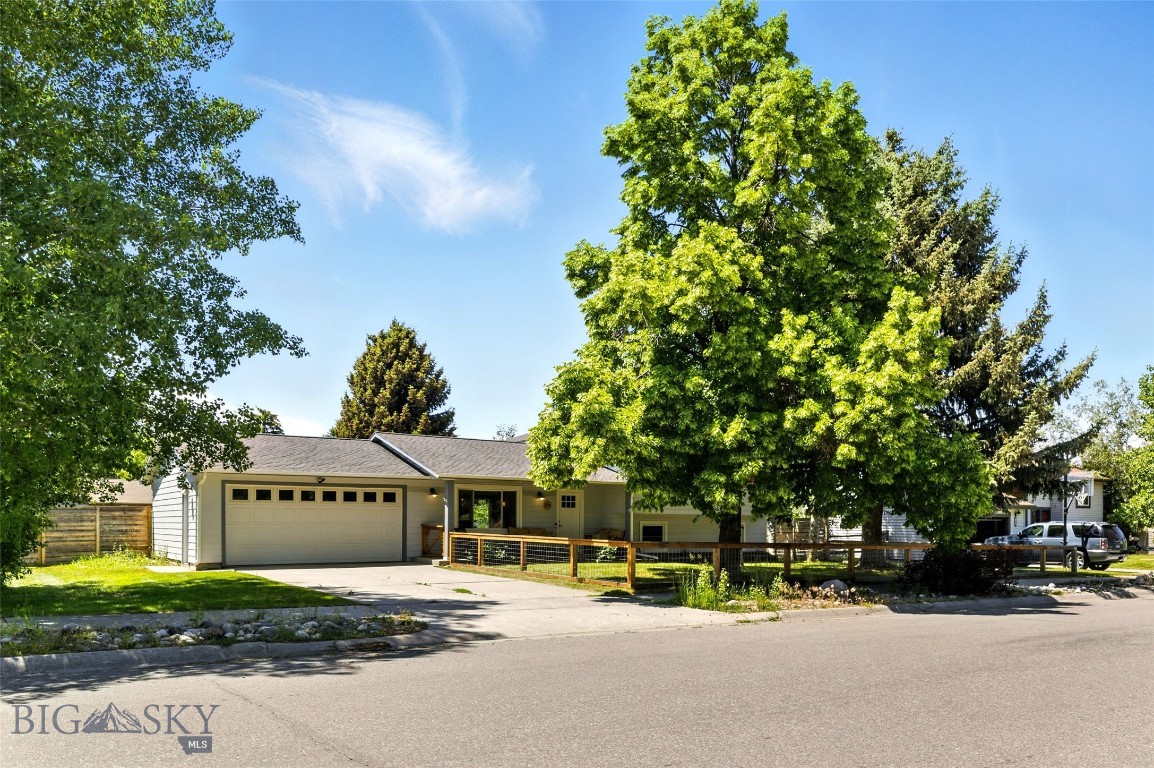 11 N Yellowstone Avenue Property Photo 3