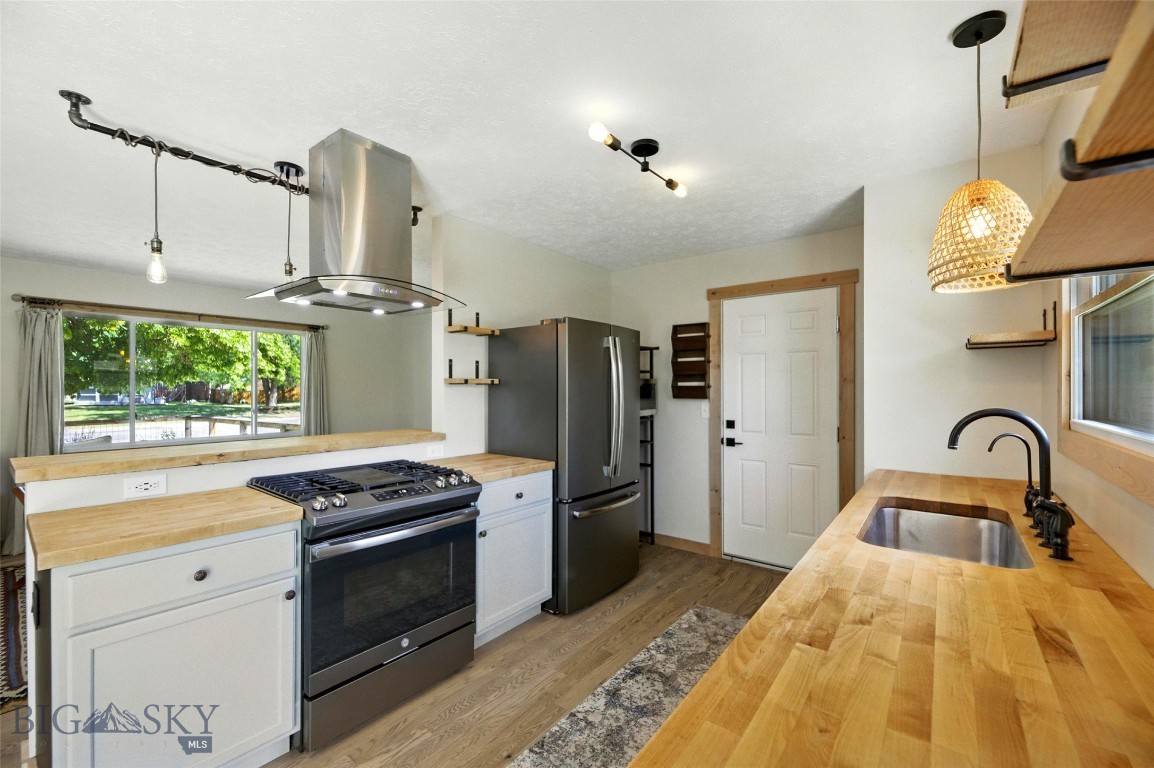 11 N Yellowstone Avenue Property Photo 17