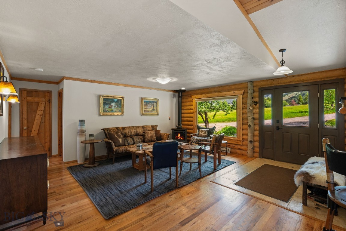 8965 Sandy Creek Lane Property Photo 4