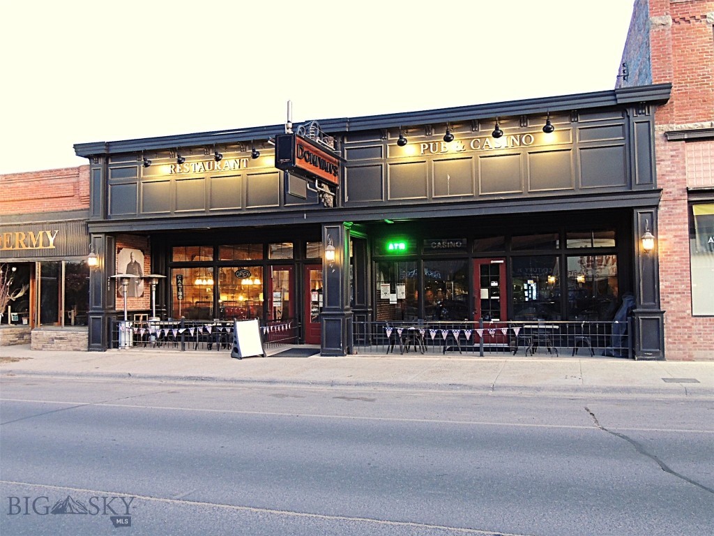 211 E Park Avenue Property Photo 1