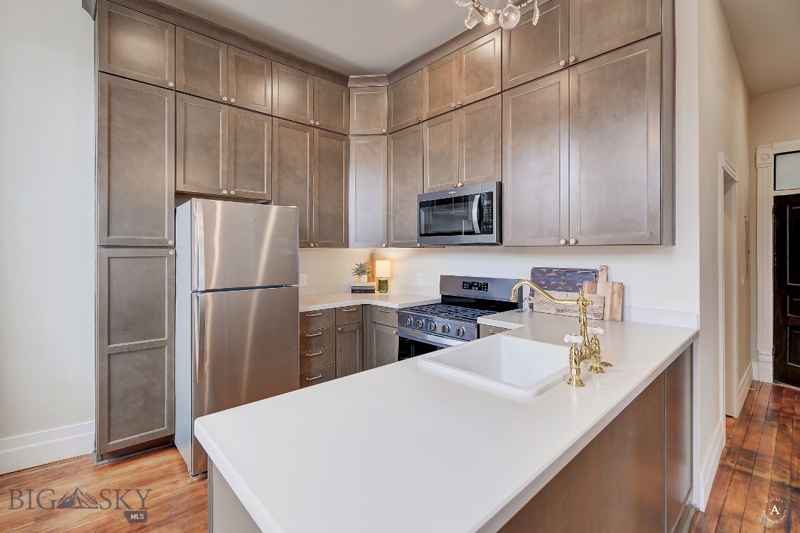 140 W Park Street Property Photo 15