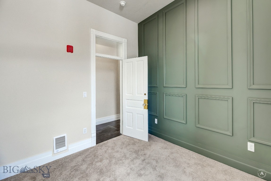 140 W Park Street Property Photo 28