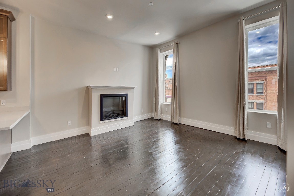 140 W Park Street Property Photo 33