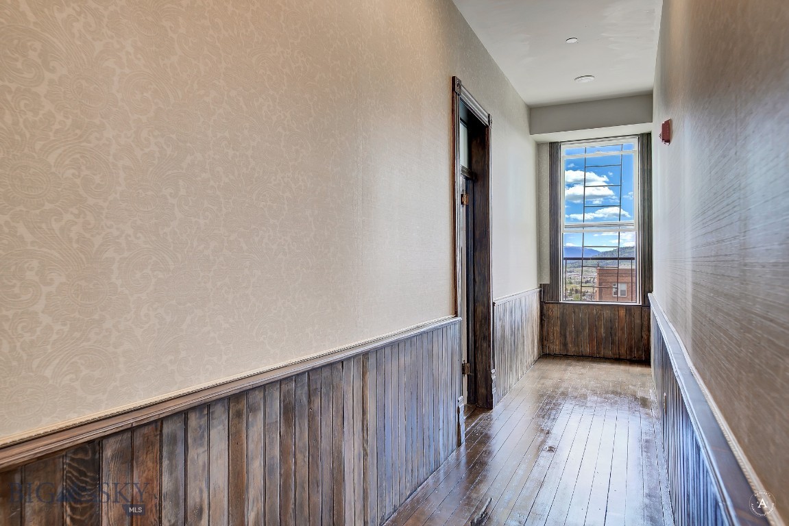 140 W Park Street Property Photo 40