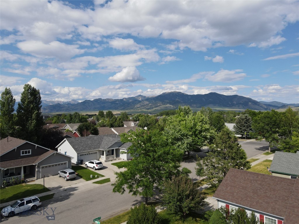 911 N Aster Property Photo 4