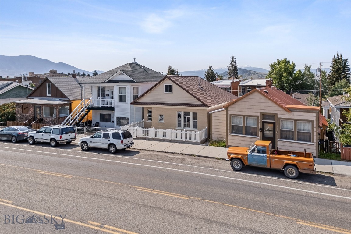 1046 W Park Street Property Photo 4