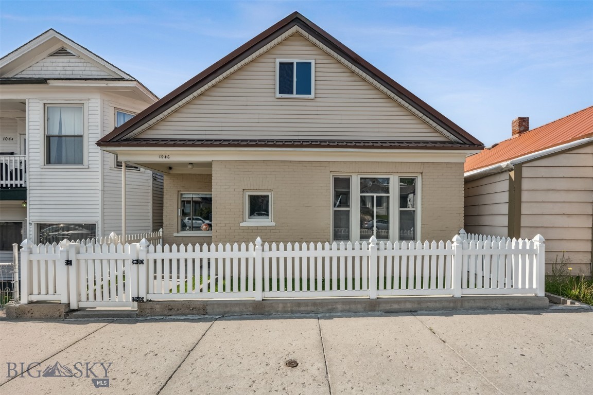 1046 W Park Street Property Photo 5