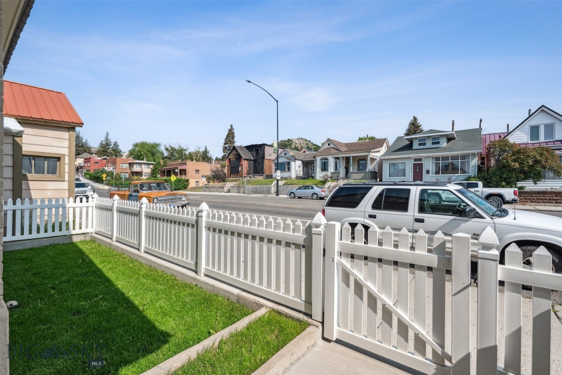 1046 W Park Street Property Photo 6