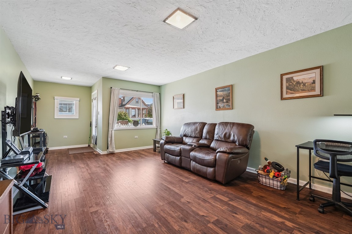 1046 W Park Street Property Photo 7