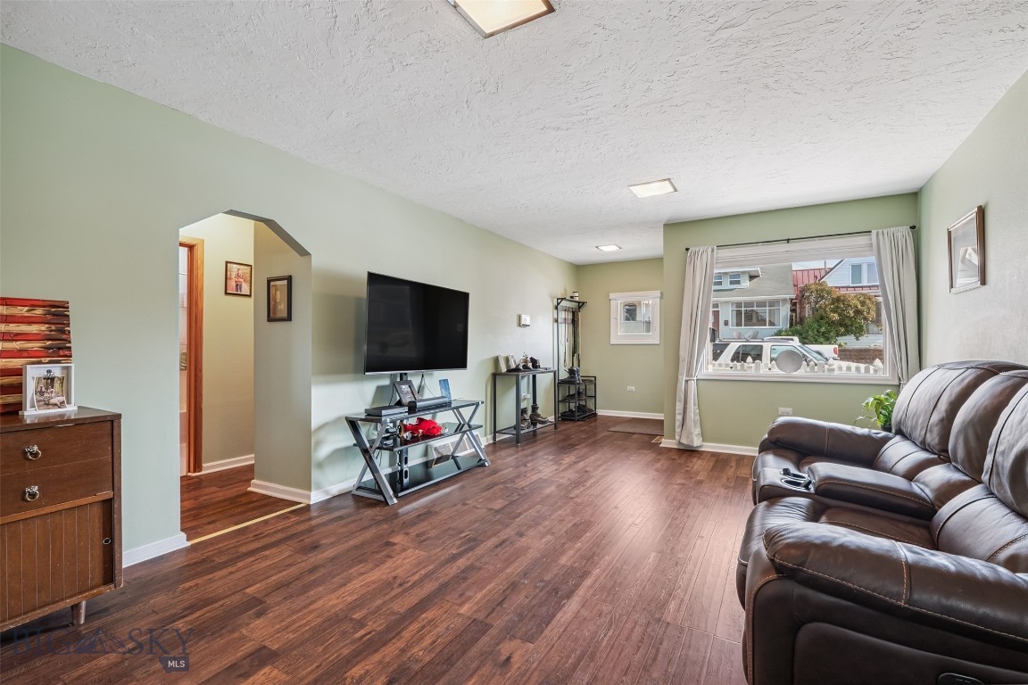 1046 W Park Street Property Photo 8