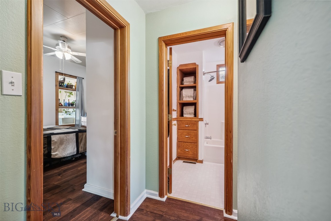 1046 W Park Street Property Photo 11