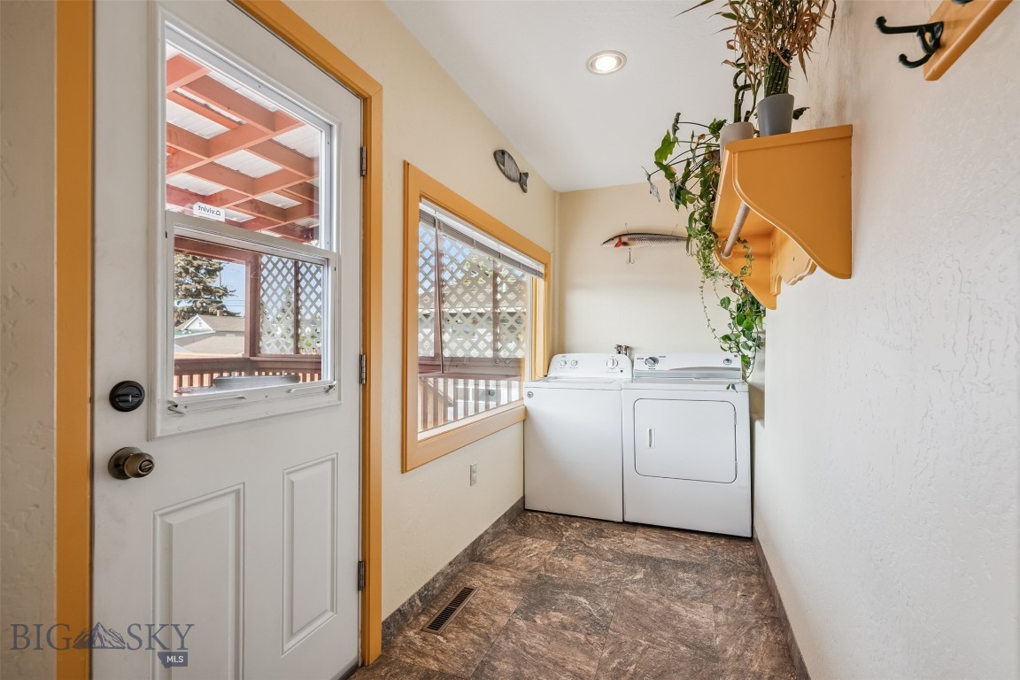 1046 W Park Street Property Photo 23