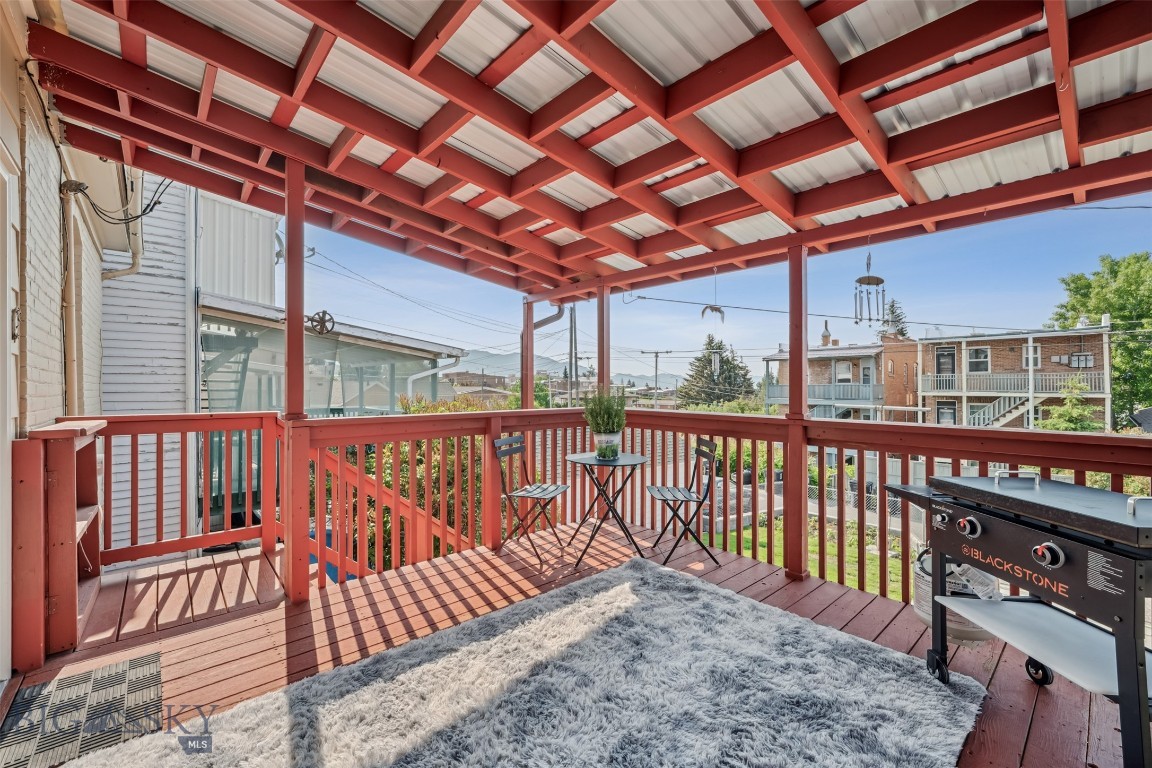 1046 W Park Street Property Photo 25