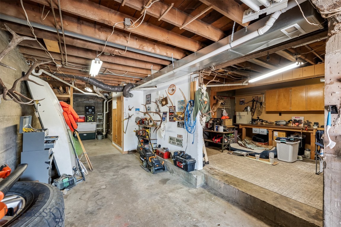 1046 W Park Street Property Photo 31