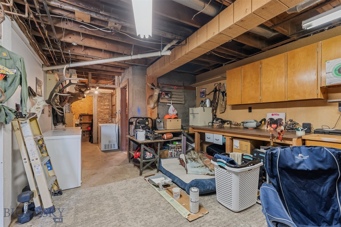 1046 W Park Street Property Photo 32