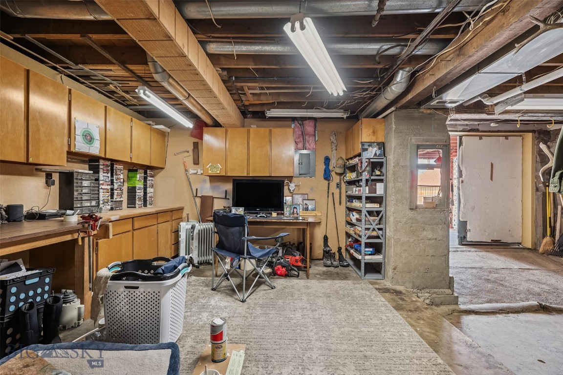 1046 W Park Street Property Photo 33