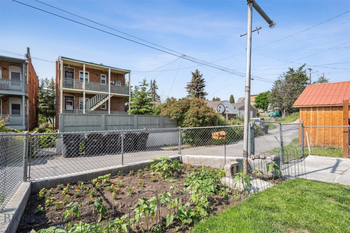 1046 W Park Street Property Photo 37