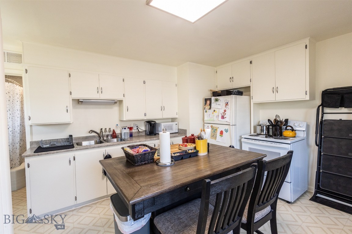 721 W Park Avenue Property Photo 8