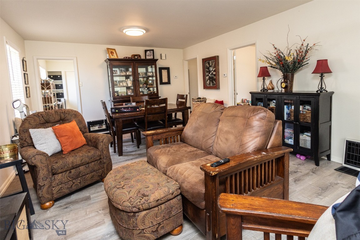 721 W Park Avenue Property Photo 17