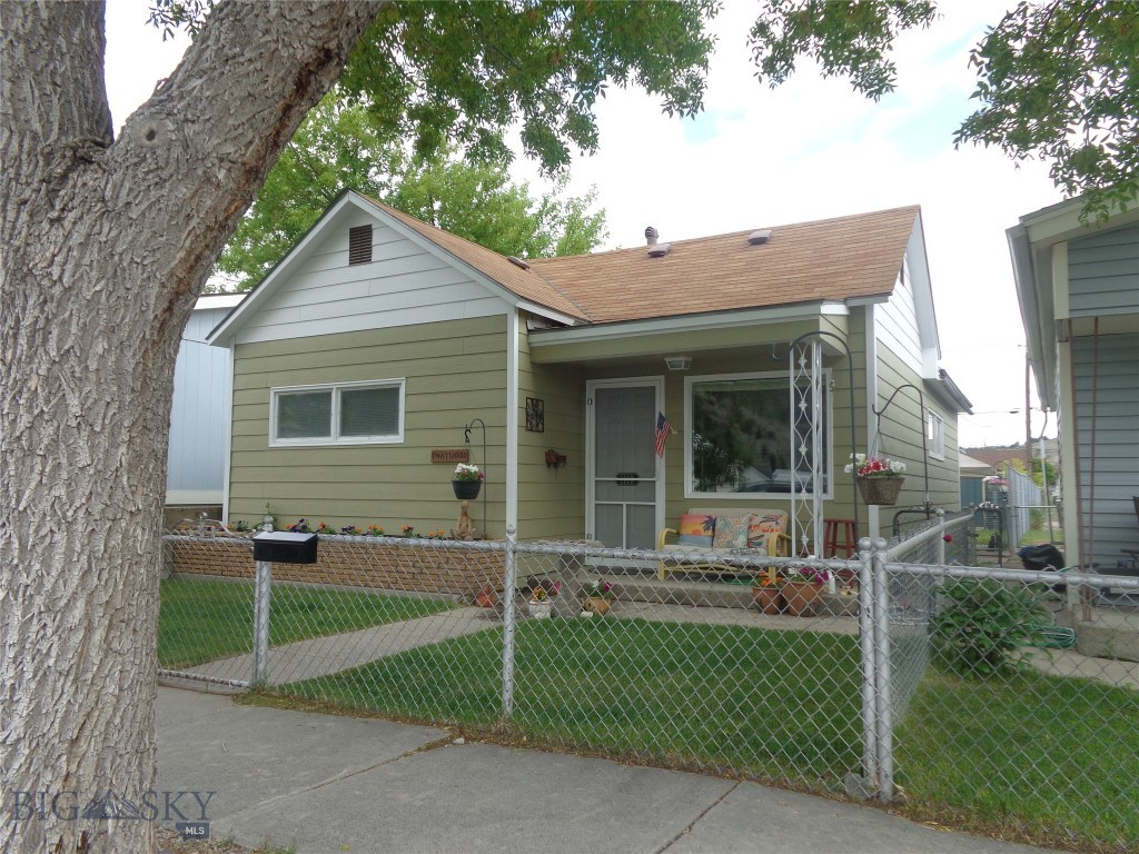 1110 E 4th Street Property Photo 1