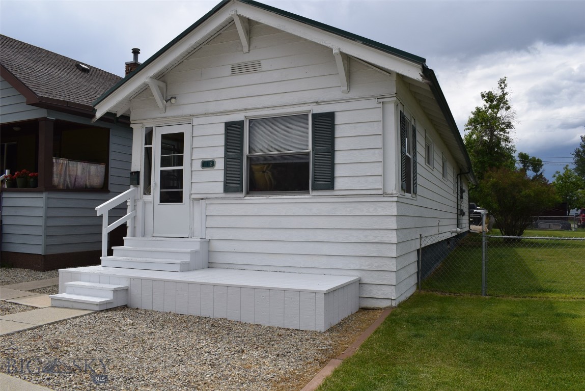 718 Cherry Street Property Photo 1