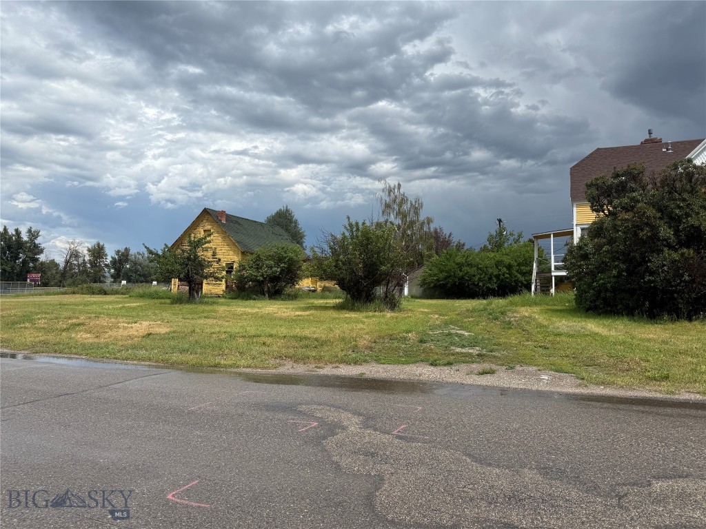 603 California Avenue Property Photo 7