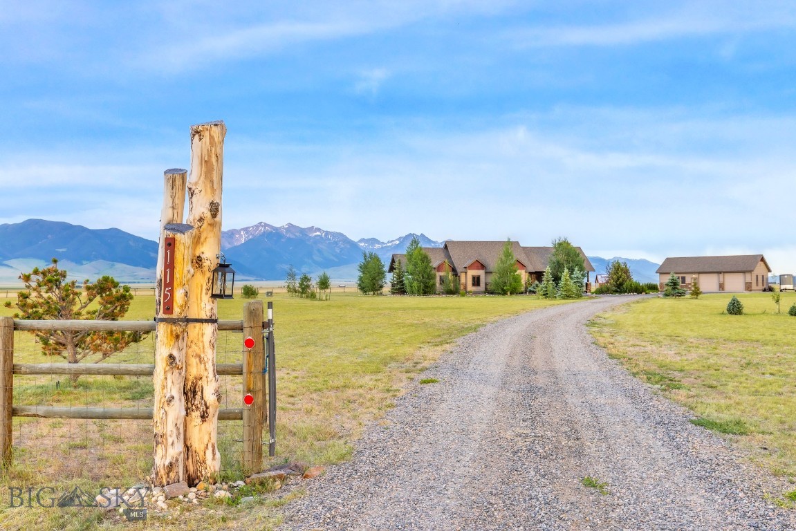 115 Holding Pen Road Property Photo 3