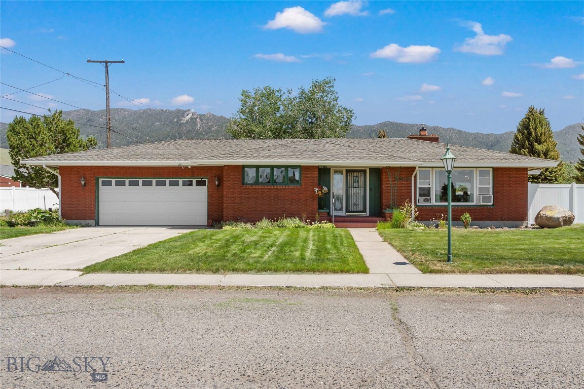 2212 Gladstone Avenue Property Photo 1