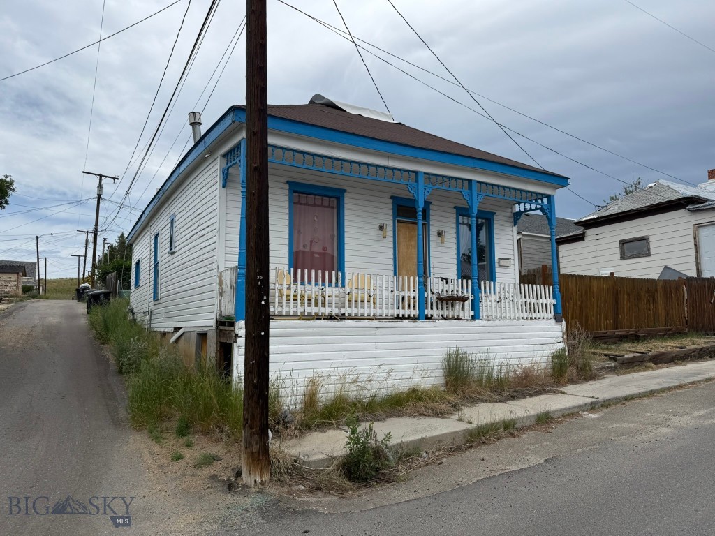 605 Caledonia Property Photo 1