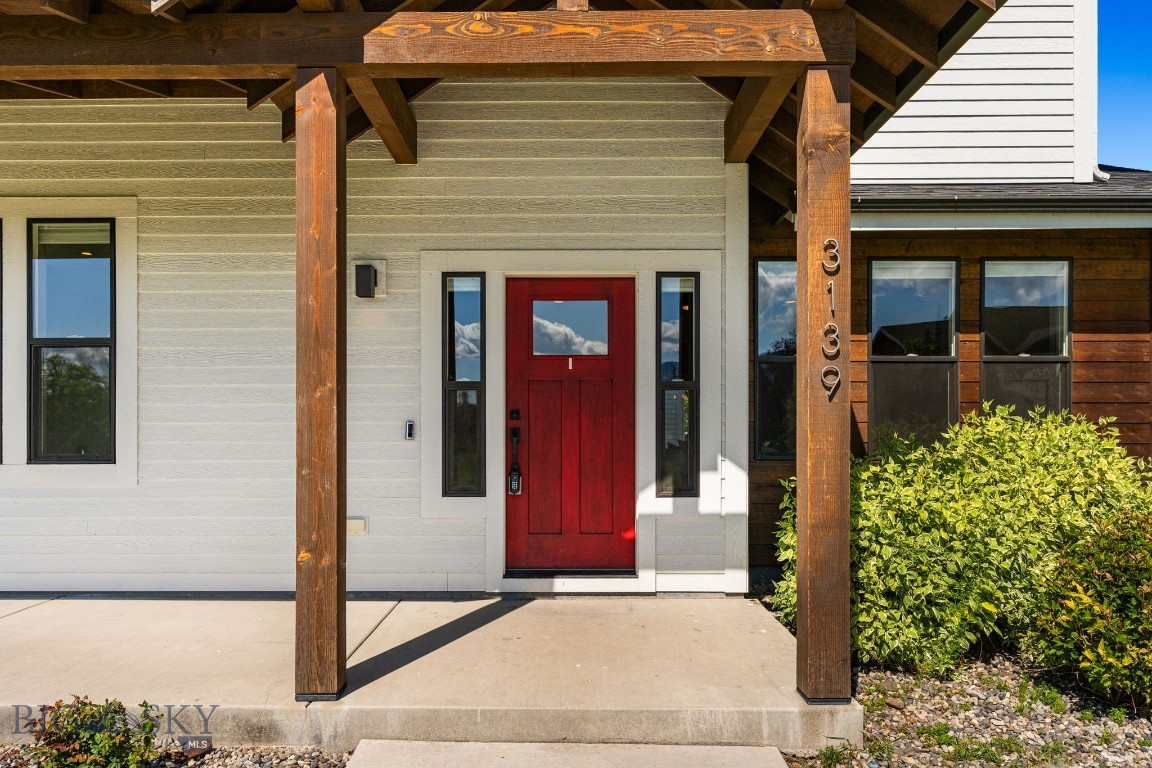 3139 Blackbird Drive Property Photo 5