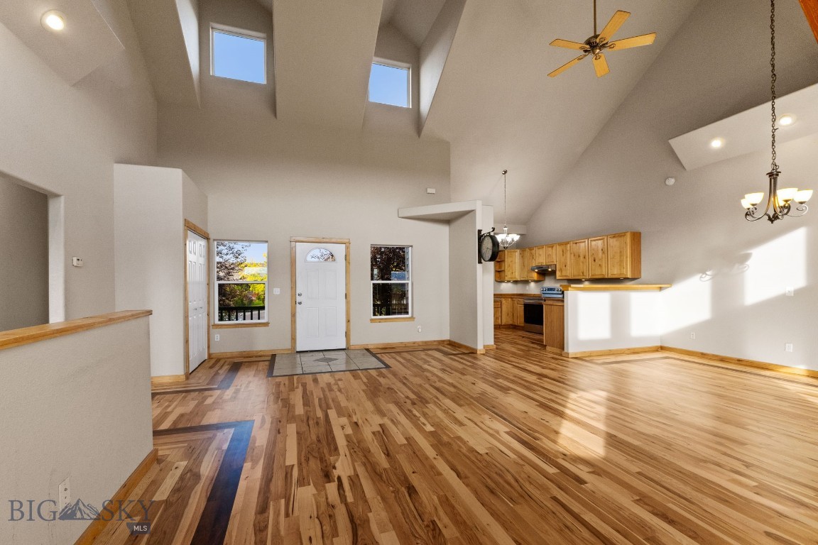 74 W Clara Court Property Photo 9