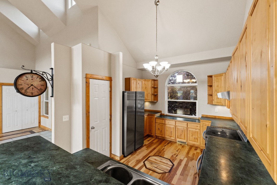 74 W Clara Court Property Photo 11