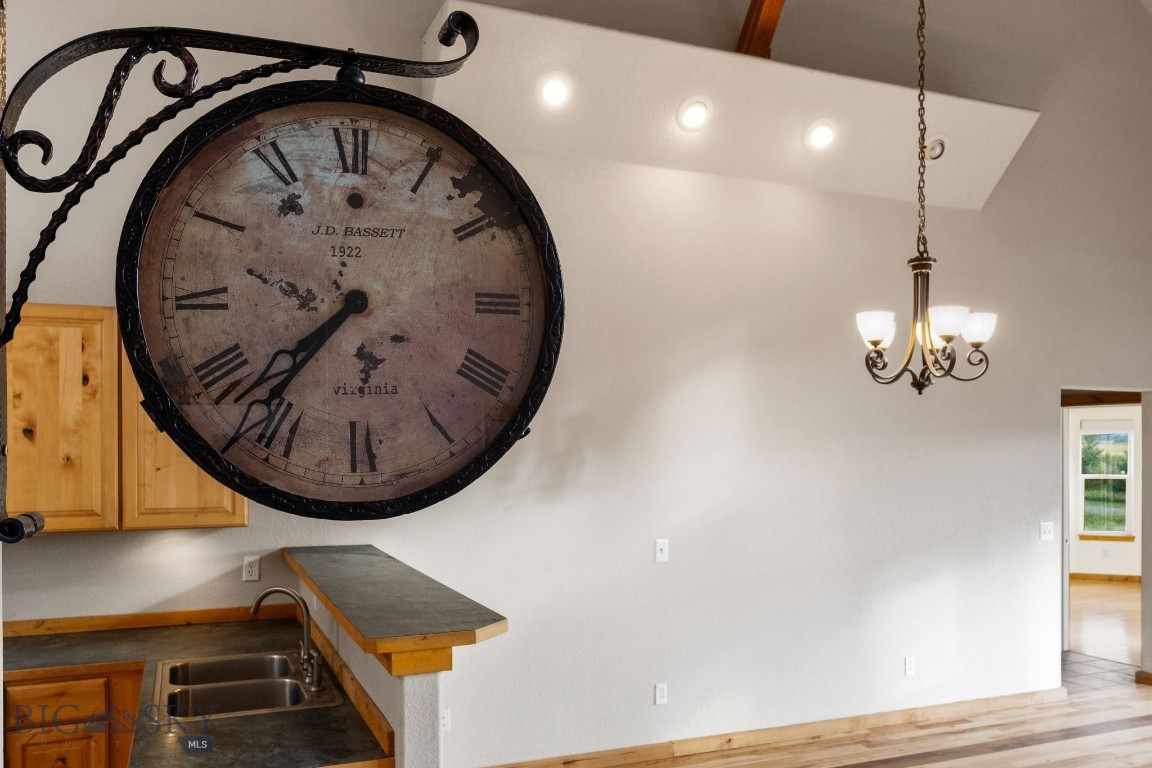 74 W Clara Court Property Photo 13