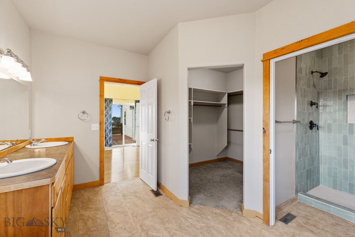 74 W Clara Court Property Photo 19